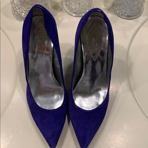 Electric blue suede pump